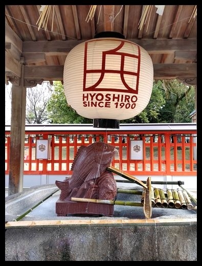 2日目。<br /><br />今日もアルバム巡りです。<br />神社やお墓参り、デパート等で天神・博多に来ている筈なのですが、<br />全然覚えていなくてある意味ビックリです。(何も記憶に残ってない)<br /><br />この日は〝1〟に恵まれた日でした。<br />1月11日、たまたま見たsuicaの残高が11111円、1円見つけて<br />朱印帳の番号札がバラバラで配っているのに1番。<br />何か他にもあった気がしたけど、とにかく〝1〟に好かれた日でした。<br />