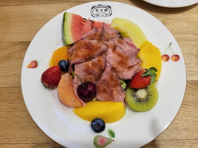 おひとりさま観劇遠征です。<br /><br />3日間で食べたものいろいろ<br /><br />往 路:ANA<br />復 路:のぞみ<br />宿 泊:帝国ホテル東京<br /> ザロイヤルパークキャンバス銀座8<br />費 用:約6万円