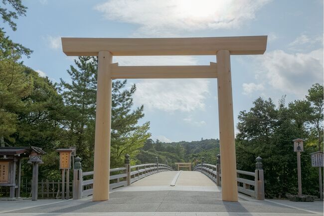 2年前のコロナ発生から久しぶりの飛行機での旅。新居を建ててずっと行きたかった伊勢神宮への旅です。<br />伊勢神宮の圧倒的な存在感に感動し、素敵な出会い、美味しい食事に感動した3日間でした。