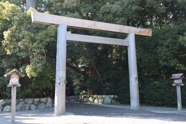 コロナウイルスも小康状態になった12月、かねてから行きたいと思っていた伊勢神宮へお参りすることにしました。私は40年ぶり、嫁は初のお伊勢参りとなります。もちろんマスク着用、こまめにうがいと手洗いはお約束です。<br />