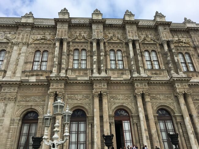 トルコ旅行の3日目。<br /><br />ドルマバフチェ宮殿、アヤソフィアを見学して、<br />夕方イスタンブール 空港からカイセリ空港へ。<br />カッパドキアへ移動です。