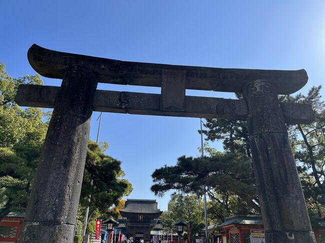 2021年11月 九州場所に行って来ました<br /><br />両国国技館、大阪場所、名古屋場所と<br />これですべての場所を巡ったことになりました<br />これって「追っかけ」になるのかなぁ<br /><br />この前福岡に来たのは<br />「福岡ダイエーホークス」の試合観戦の時<br />20年以上前になります<br />ついこの前のことのように思っていたのに・・・<br /><br />久しぶりの博多<br />大相撲だけでなく<br />グルメも楽しみです!