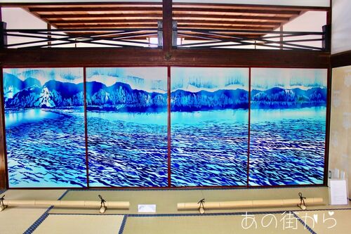 江戸末期 細工透かし彫り『菊唐草』 金箔塗り『霊芝流れ雲図』木造飾り柱(一対) 秋草鶉図屏風 文化遺産オンライン