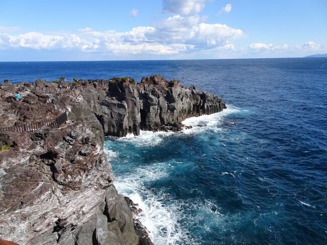 JTB旅行券５万円があったので伊豆へ１泊２日の温泉旅行に行ってきました。<br />温泉を満喫しようと、部屋に露天風呂があってそこから海が見渡せるホテルを探し、稲取にある銀水荘を店舗予約しました。<br /><br />2日目は朝食後チェックアウトまで部屋付露天風呂で過ごし、自宅への帰り途中で城ヶ崎の吊り橋の恐怖を味わい心身ともに気分一新しました。<br />