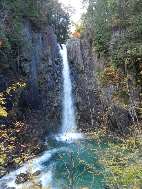 中津川市北部にかかる美しい滝『高樽の滝』◆2020年11月／岐阜＆下呂の旅《その４》
