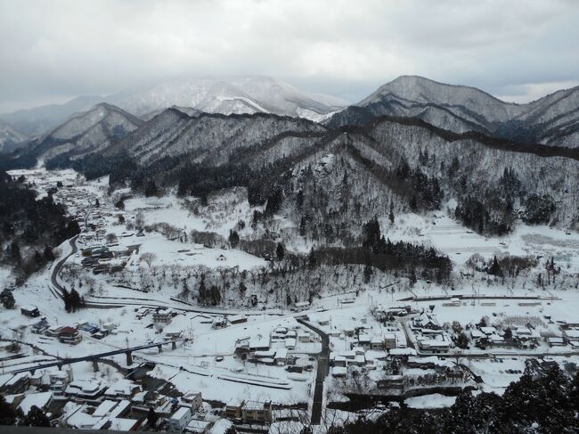 今回、人生初の山形県へ行ってまいりました。<br /><br />山形県の観光地は沢山ありますが、ド定番の観光スポットを2泊3日の旅程で楽しんできました。<br /><br />2日目は蔵王温泉を散策してから山形市内に移動し、山形駅から20分の山寺を訪れました。<br /><br />日本昔ばなしに出てくるような景色・水墨画の様な景色・その絶景を見るために危険をかえりみず登ってまいりました。<br /><br />本当に素晴らしい景色だったので表紙に採用していました。（白黒写真じゃないですよ！）<br /><br />夜は軽く駅近のラーメン店で済ませました。<br /><br />素晴らしい景色の旅をご閲覧くださいませ。