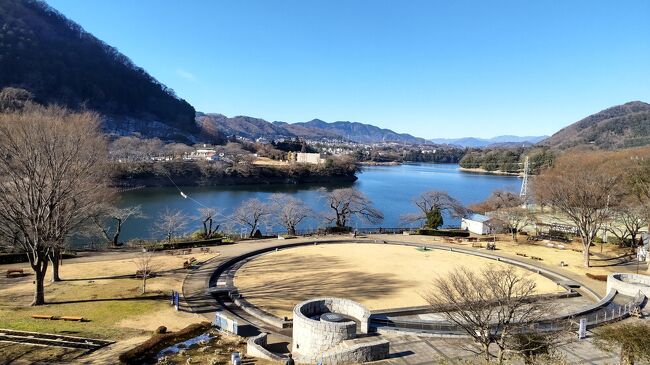 相模原市緑区にある神奈川県立の津久井湖城山公園は、かつて国道413号線を通って中央道相模湖IC方面に向かっていたころに前を通過していたが、神奈川県の相模川上流域の地理を知らないことから手短に探訪した。<br />治水のための大きな3つの湖、森林を背景に優れた環境に３つの酒蔵、数多い遺跡などなど見どころが多い。