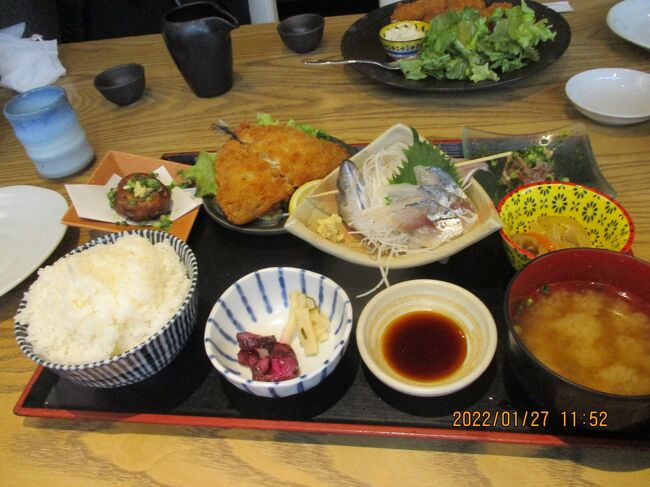 　箱根の湯本に一泊の小さな旅をしました。旅行記は何度も寄稿しているので二日間の昼食をグルメしました。いつものことですが贅沢はしません。ランチコースをリーズナブルに美味しく頂きます。<br /><br /> 銀座アスターのランチは 定食を２コース選んで二人で半分ずつ食べました。<br />いつも2コースの料理が食べられますのでお行儀が悪いのは承知しています。