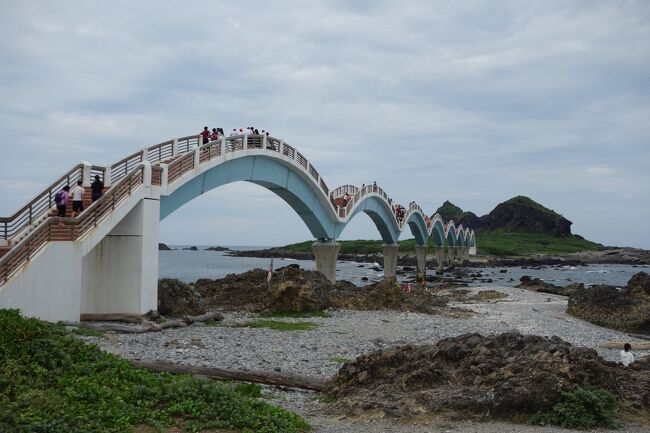 台湾一周の旅 台東と花蓮と太魯閣峡谷編<br /><br />一日目　台中　　宮原眼科(スイートの店)<br />二日目　台中　　宝覚寺<br />　　　　日月潭　文武廟<br />　　　　台中　　彩虹眷村<br />　　　　嘉義　　嘉義公園<br />　　　　台南　　赤崁楼<br />　　　　高雄　　龍虎塔・蓮池潭・寿山情人観景台<br />三日目　台東　　水柱上流・三仙台<br />　　　　花蓮　　北回帰線遊憩区<br />四日目　花蓮　　太魯閣峡谷<br />　　　　十分老街<br />　　　　九份老街<br />五日目　台北　　忠烈祠・故宮博物院