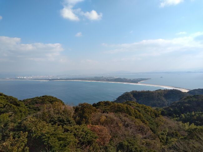 毎年の恒例となりつつある年末年始は九州へ。<br />しかも今回は毎度の福岡、大分に加えて長崎も！<br />その前に大阪に立ち寄りたこ焼き＆串カツを食べるという<br />ミッションもくっつけて行ってきました。<br />昨年と同様にほぼ毎日宿泊ホテルが変わるという旅程で<br />鉄道、飛行機を駆使した旅でした。<br /><br />1日目<br />　　東京8：39発→新大阪11：06着（東海道新幹線のぞみ211号）<br />　　大坂キタ・ミナミで食べまくり<br />2日目　<br />　　なんばをぶらぶら<br />　　難波13：05発→関西空港13：42着（南海ラピートβ31号）<br />　　関空15：35発→福岡16：55着（ピーチMM157）<br />　　福岡で海鮮を満喫<br />3日目<br />　　博多9：16発→長崎11：23着（JR特急かもめ11号）<br />　　大晦日は長崎ちゃんぽん食べて中華街あたりをぶらぶら<br />　　平和公園観光<br />4日目<br />　　元旦はグラバー園観光して再び長崎ちゃんぽんを食す<br />　　長崎15：19発→博多17：13着（JR特急かもめ26号）<br />　　博多18：34発→日田19：52着（JR特急ゆふ5号）<br />　　ホテルへ直行<br />5日目<br />　　宇佐神宮へ初詣<br />　　夜は大宴会？<br />6日目<br />　　日田近辺観光<br />　　日田15：17発→博多17：13（JR特急ゆふ4号）<br />　　連れをお見送り～<br />7日目<br />　　レンタカーで志賀島ドライブ<br />　　志賀島で海鮮を食す<br />8日目<br />　　福岡7：00発→羽田8：30着（JAL300）<br />　　その後会社へ直行<br /><br />旅費<br />　鉄道　<br />　　東京→新大阪（東海道新幹線普通指定席）￥14,920<br />　　難波→関空（南海ラピート　関空トク割）￥1,290<br />　　博多→長崎（JR特急かもめ　九州ネットきっぷ）￥3,150<br />　　長崎→博多（JR特急かもめ　九州ネット早得３）￥2,550<br />　　博多⇔日田（JR特急ゆふ　九州ネット切符往復）￥3,360<br />　　　　　<br />　航空券　<br />　　関空→福岡（ピーチ　座席指定込み）￥11,860<br />　　福岡→羽田（JAL　スーパー先特）￥13,500<br />　　<br />　宿泊費<br />　　大阪：ホテルフォルツァなんば道頓堀　￥5,600（税込み1泊2人）<br />　　福岡：西鉄イン福岡　￥6,290（税込み1泊2人）<br />　　　　　ホテルリブマックス博多中洲　￥2,500（税込み1泊1人）<br />　　　　　　うち楽天ポイント900P利用<br />　　　　　ホテルリブマックス福岡天神WEST　￥2,550（税込み1泊1人）<br />　　長崎：ホテルニュータンダ　￥24,000（税込み1泊2人2食付き）<br />　　日田：ホテルルートイン日田駅前　￥23,900（税込み２泊2人）<br />　　　※楽天トラベル・アゴダ・一休.COMにて予約<br /><br />　レンタカー<br />　　日産レンタカー 天神　￥3,025（9：30～17：00）<br />