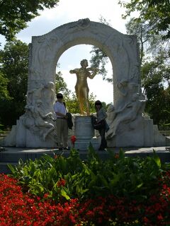 中欧3ヶ国9日間の旅【４】ウイーン１日目（前半）感動のシェーンブルン宮殿見学の後、市立公園へ