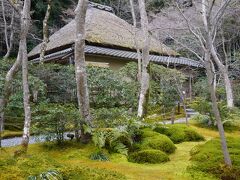 20220215-4 京都 嵯峨野めぐりも、もうじき嵐山。祇王寺の苔生す庭を拝観。