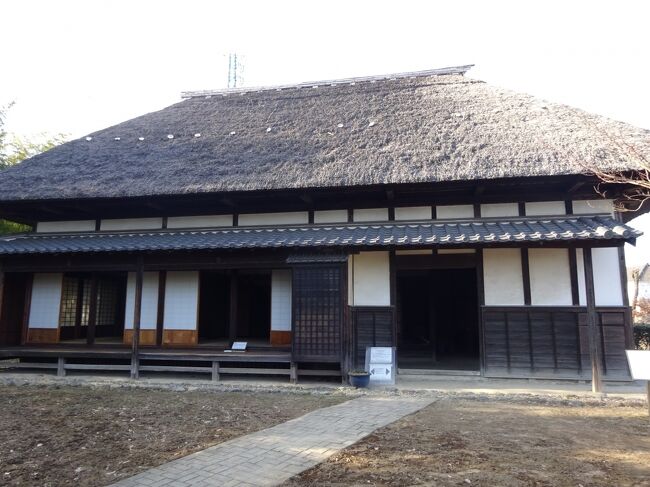 埼玉再発見巡りの5回目で､東川口駅周辺と旧浦和市の所謂見沼田んぼを走り､東沼神社 清泰寺 見沼自然の家 園芸植物園 浦和ｸﾗｼの博物館民家園等を見学します｡(写真は浦和くらしの博物館民家園の旧野口家住宅です｡)<br />(見沼溜井と見沼田んぼ)昔は大きな沼や湿地でしたが､江戸時代初期に農業用水を貯める｢見沼溜井｣として整備された｡8代将軍吉宗は幕府の財政改革の為､伊沢弥惣兵衛為永に新田開発を命じ､水源に利根川から84km水を引いて｢見沼代用水東縁｣を作り､新田を造りました｡<br />{旅程}<br />①2022年2月26日(土)　午前中の仕事を終え､50ccﾊﾞｲｸで出発します｡神明宮を通り､ <br />1)東福寺(真言宗1654年創建 昔は寺子屋本堂(昔は小学校)仏像(密教ﾉ立体曼荼羅)を参拝し､<br />2)戸塚中台公園ﾃﾞ昼食ｦ戴き(13:10-13:25) 近くの七郷神社(地域ﾉ氏神ﾉ氷川神社 明治40年神社7箇所を合祀｡裏手に遺跡(弥生時代の住居跡10件 弥生式土器 縄文時代の安行式土器)を参拝｡<br />3)西光院(1573年叡雅上人開山｡武州川口七福神(弁財天)ﾎﾟｯｸﾘ薬師 徳川将軍ﾉ日光社参ﾉ小休所)を参拝し､<br />東川口駅(ｼｰﾙﾄﾞﾏｼﾝ･ｶｯﾀｰﾍｯﾄﾞ)を通り 諏訪大明神 身代ﾜﾘ不動 差間ﾌﾚｱｲの道(遊歩道) 木漏ﾚ日の道を見て<br />4)東沼神社(1573年浅間神社ﾃﾞ創建 明治40年近隣社ｦ合祀｡菅原道真ｦ祀る｡胎内ｸｸﾞﾘ 見沼富士)を参拝します｡見沼田んぼに入り<br />川口自然公園(見沼田んぼﾉ一角で湿地を生かした公園(ﾁｮｳの楽園) <br />見沼代用水東縁(利根川ﾖﾘ水を引ｸ農業用水｡1727年完成行田市から都内の84km)を通り､<br />5)見沼自然の家(昭和初期の保存古民家 母屋 庭 納屋 屋敷林)を見学します｡<br />大崎公園(小動物園 冒険砦) 見沼ﾍﾙｼｰﾗﾝﾄﾞを通り<br />6)園芸植物園(無料)(展示温室 椿園 芝広場)をﾕｯｸﾘ観察します｡<br />7)浦和ｸﾗｼの博物館民家園(大谷石の倉庫 旧高野･綿貫･蓮見･野口･武笠家住宅)等昔の家々を見学します｡ <br />芝川と芝川第一調節池(芝川の洪水調節の河川施設)を通り､<br />8)大牧氷川女体神社(本殿(一間社流れ見世棚造り) 覆屋) 清泰寺(見性院ﾉ墓(武田信玄の娘) 庚申塔) 大間木氷川神社(1667年､大宮氷川神社旧社ｦ買い取る｡蟇股の彫刻)を参拝します｡<br />9)吉祥寺(天台宗 慈覚大師円仁ﾉ開山 江戸時代幕府ﾖﾘ朱印状ｦ賜る｡山門(薬医門) 徳本上人念仏供養塔 近くの駒形神社(御神体は3頭の白馬像 須賀神社と合祀)を参拝し､自宅に帰ります｡ <br />