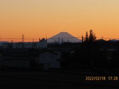 久し振りに素晴らしい夕焼け富士が見られました