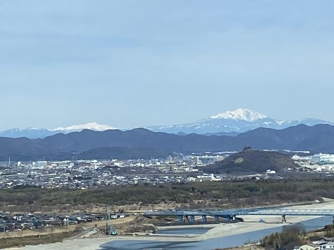 一宮市の木曽三川公園の138タワーに初めて上りました。<br />地上100mの高さから冬の山々の絶景が楽しめました。<br />こんな絶景が見えるとは驚きでした。