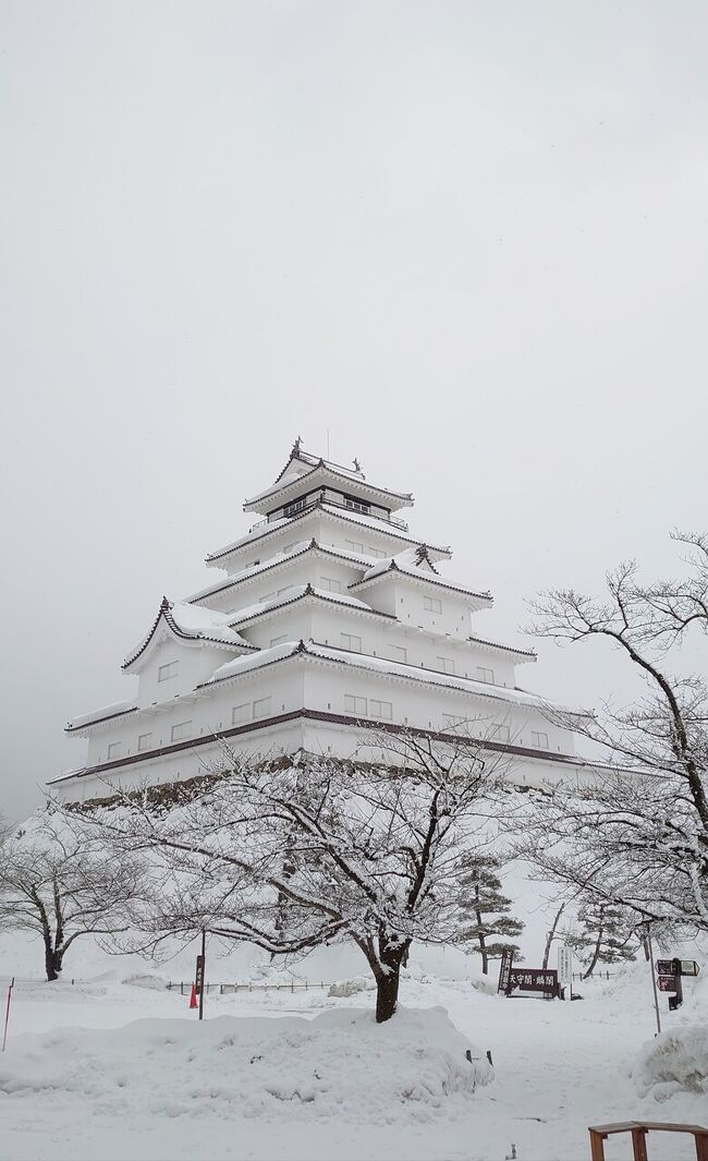 郡山から磐越西線に乗るルートの他に、東武線で福島に抜けるルートを教えてもらったので行ってみることにした。<br />駅前に温泉もあるようだし、ドラクエウォークで城めぐりして、赤べこも買えるとイイネ