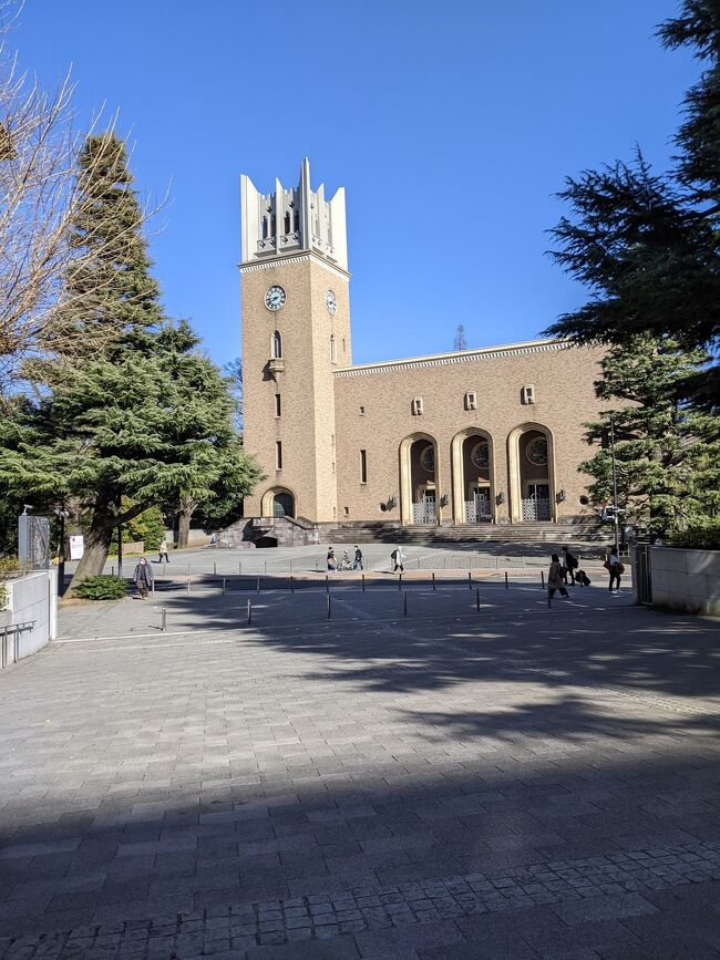 週末の土日、所用で羽田空港と早稲田大学へ。<br />羽田空港は徐々に賑わいを取り戻しつつあるようで、ちょっと安心。<br />そして、<br />都の西北…<br />早稲田大学！<br /><br />早稲田大学はなかなかご縁が無くて初めての訪問。<br />（コロナ禍の御時世）意外に通りから普通に出入り出来ることにちょっと驚きました。<br />