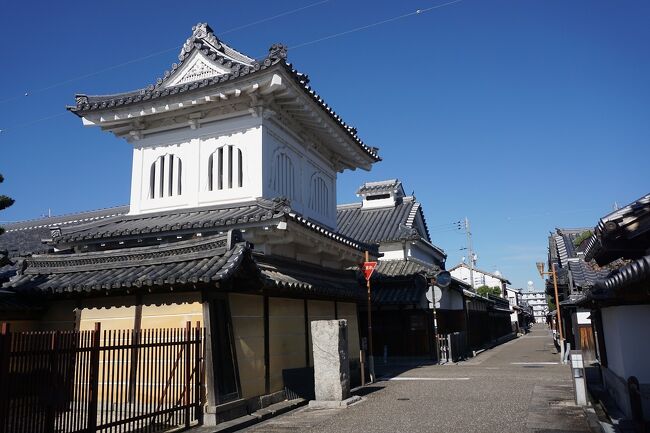 久しぶりに富田林に行ってみました。<br />街を代表するスポット「寺内町」を散策してみました。<br />画像は、興正寺別院@寺内町にてです。<br /><br />過去の「富田」な散歩記。<br /><br />ちょい旅~2019 栃木・足利市編~「JR/富田駅」<br />https://4travel.jp/travelogue/11591074<br /><br />徳島旅行記~2019 徳島市編~その2「JR/阿波富田駅」<br />https://4travel.jp/travelogue/11567727<br /><br />三重旅行記~2015 四日市市編~その3「JR/富田浜駅」<br />https://4travel.jp/travelogue/11006038<br /><br />三重旅行記~2015 四日市市編~その1「JR/富田駅」「近鉄/富田駅」<br />https://4travel.jp/travelogue/11004489<br /><br />過去の大阪・富田林市散歩記。<br /><br />関西散歩記~2016 大阪・富田林市編~<br />https://4travel.jp/travelogue/11140482<br /><br />大阪まとめ旅行記。<br /><br />My Favorite 大阪 VOL.12<br />https://4travel.jp/travelogue/11700184<br /><br />My Favorite 大阪 VOL.11<br />https://4travel.jp/travelogue/11682117<br /><br />My Favorite 大阪 VOL.10<br />https://4travel.jp/travelogue/11674434<br /><br />My Favorite 大阪 VOL.9<br />https://4travel.jp/travelogue/11667346<br /><br />My Favorite 大阪 VOL.8<br />https://4travel.jp/travelogue/11639133<br /><br />My Favorite 大阪 VOL.7<br />https://4travel.jp/travelogue/11625308<br /><br />My Favorite 大阪 VOL.6<br />https://4travel.jp/travelogue/11593942<br /><br />My Favorite 大阪 VOL.5<br />https://4travel.jp/travelogue/11361830<br /><br />My Favorite 大阪 VOL.4<br />http://4travel.jp/travelogue/11242529<br /><br />My Favorite 大阪 VOL.3<br />http://4travel.jp/travelogue/11152287<br /><br />My Favorite 大阪 VOL.2<br />http://4travel.jp/travelogue/11036195<br /><br />My Favorite 大阪 VOL.1<br />http://4travel.jp/travelogue/10962773