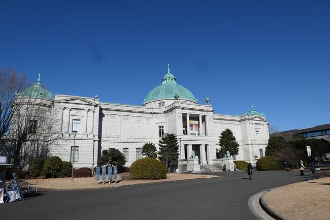 2022年1月23日、上野の東京国立博物館に行きました♪<br /><br />東京国立博物館の特別展「ポンペイ」。<br />懐かしい。<br />2014年7月にポンペイとエルコラーノに行ったので、<br />ナポリ国立考古学博物館の至宝が日本にやってきたのは感慨深い。<br />あのときはポンペイやエルコラーノの広大な遺跡をさまよい歩き、<br />美しい風景を楽しんだものだが、<br />時間の関係で出土された貴重な遺物を見ることが出来なかった。<br />なので、今回はそのリベンジと位置づけ、待ち焦がれ、喜んだ。<br /><br />上野駅から東京国立博物館へ歩く。<br />駅前は美しく整備され、信号がなく、公園の続きに変貌。<br />東京国立博物館に入る。<br />実は、昔、ここでエルメスのパーティーが行われたので、<br />懐かしい。<br />偉大なるエルメスCEOの故デュマさんと楽しい語らいが蘇る。<br />さて、期待の特別展「ポンペイ」。<br />展示内容は素晴らしい。<br />壁画、彫像、工芸品の傑作から、<br />食器、調理具といった日用品にいたる発掘品を展示。<br />現代にも通じる見事なデザインに惚れ惚れ。<br />美しい風景画や豪華な日用品。<br />イタリア好きの私としては、<br />古代イタリアを身近に感じることができ、<br />とても幸せ。<br />ここは1日のんびりと過ごしたい場所だ。<br />ゆったりと歩いて眺めて♪