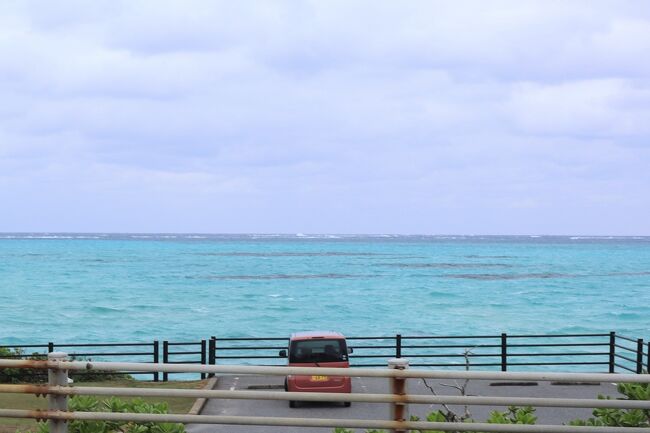 この日は、朝一番でレンタカーを借り宮古島中心部から島北部方面にドライブしました。まず、数キロ先の砂山ビーチ、そして池間大橋から池間島に渡って島一周、西平安名埼のハリーズ シュリンプ トラックのガーリックシュリンプで昼ごはん、その後、午後は島南部方面の与那覇前浜ビーチに向かいました。