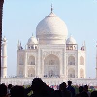 インドの旅（２）アグラ市内観光　タージ・マハル、アグラ城、ファテープル・シクリ