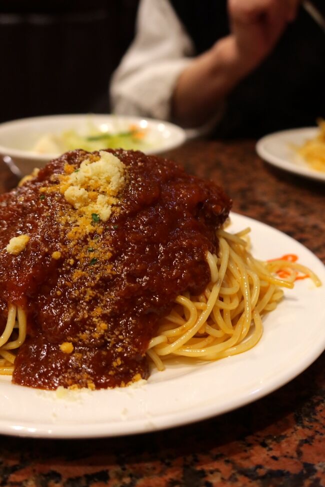 食べたものすべて これすなわち旅の全行程(笑)。簡易ダイジェスト版にもなるのかな? なお画像以外にも口に入ったものは多数あり。全部掲載してたらキリがない(苦笑)<br /><br />表紙は松山市駅前にある「でゅえっと」のとっても甘いミートソース