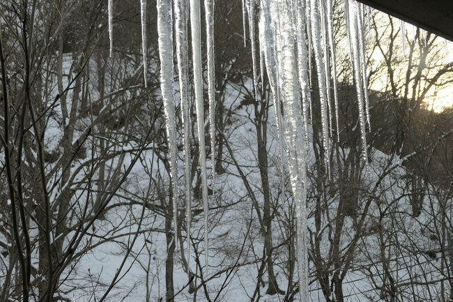 2022年2月11日-13日、冬の信州松本に行きました♪<br />温泉とグルメ、古城や古民家、雪景色をたっぷりと楽しんできました♪<br /><br />☆Vol.36　2月13日：松本　扉温泉♪<br />深い雪景色の中にある扉温泉明神館。<br />「然」。<br />気持ちよく目覚め。<br />窓からは雪によるほのかな優しい明るさが心地いい。<br />柔らかな朝日がつららをキラキラと輝く。<br />源泉掛け流しの温泉。<br />ゆったりと雪景色を眺めて。<br />本当に気持ちがいい♪