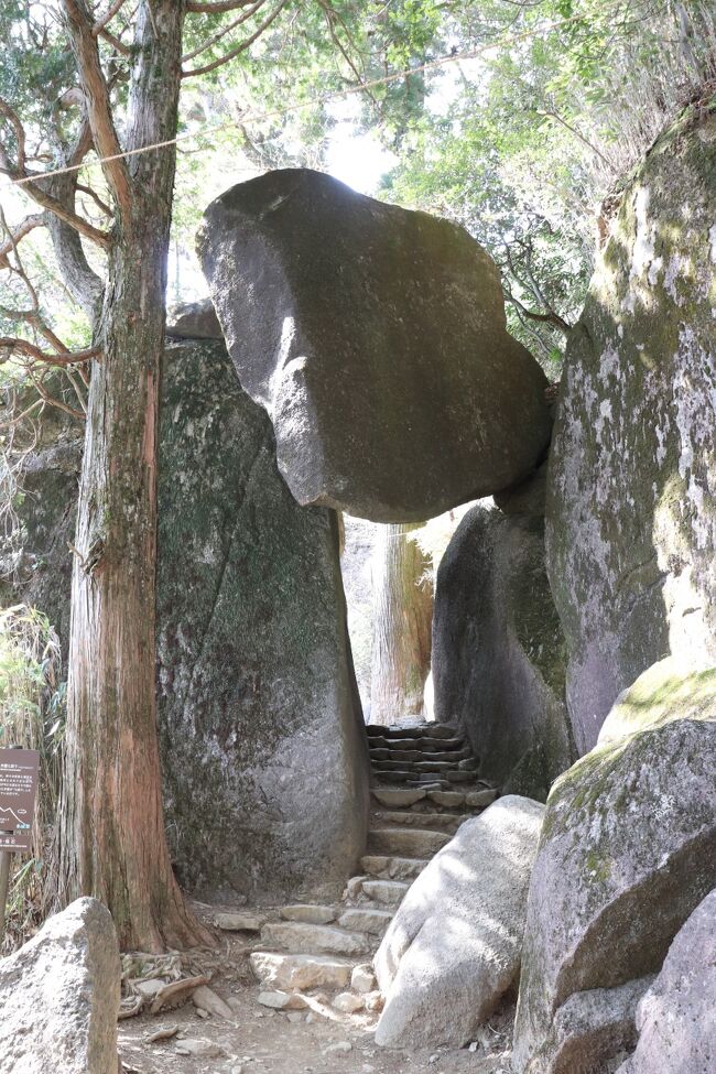 計画当初は日帰りで東国三社参りの予定でしたが、せっかくなので大洗磯前神社で日の出が見たいないぁ～と思い調べ始めたら筑波山に魅せられ今年初の登山に。<br />登り始めは心が折れそうになりましたが最終的には見どころ満載で楽しい筑波山登山でした。