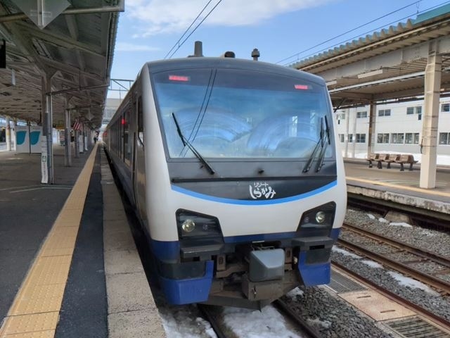 伊丹から2泊3日で青森へ<br />3/10 伊丹7:55⇒9:25 青森 <br />レンタカーで八甲田山ロープウェー、酸ヶ湯温泉、弘前城・スターバックス、<br />3/11 リゾートしらかみ、不老不死温泉、五所川原<br />3/12 ストーブ列車、青森空港から伊丹へ<br />青森 18:05⇒119:45 伊丹<br /><br />昨冬、2月の3連休期間の青森便が片道4.200円で販売されていたのですぐに予約、ただまん延防止期間でもあり日程を変更した。<br />気温も暖かくなり正解であった。<br />晴天に恵まれた3日間でした。<br />