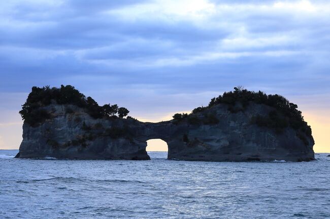 春旅、南紀熊野ジオパーク、円月島夕日現れす。