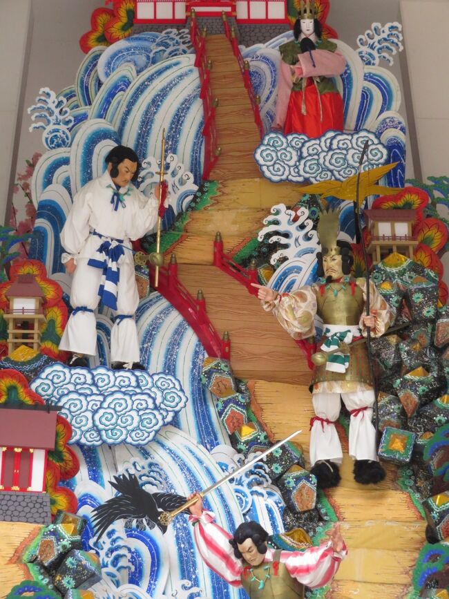2021年11月24日（水）最終日は博多の街並みを時間が許す限り散策しました。宿泊先から櫛田神社までとても近い事を最終日に知り、驚いておりました。※事前に調べておくのが普通なのですが･･･手抜きをするのは良くないですね。<br /><br />表紙の博多祇園山笠は櫛田神社に奉納されていて、とても有名のようです。<br />櫛田神社は博多の総鎮守として「お櫛田さん」の愛称で親しまれているようです。<br /><br />
