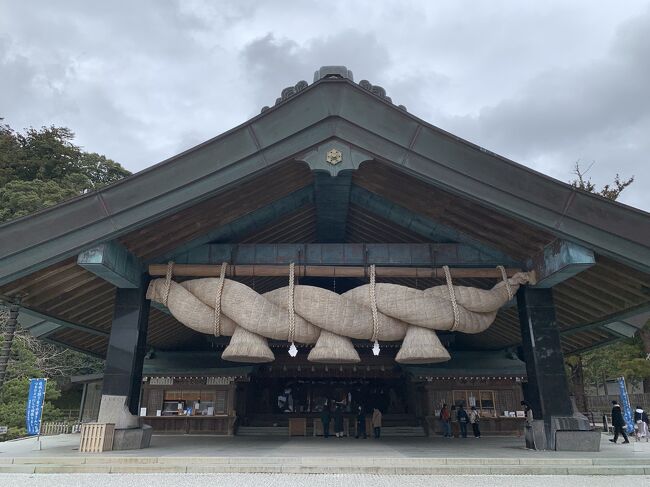 高校時代の友人と2人で一泊二日、出雲と松江をレンタカーで回りました。<br />私がペーパードライバーのため、友人が運転を担当してくれました。ありがとう！<br /><br />3/21  早朝便に備えて羽田インに前泊<br />3/22  JAL277便　7:10 羽田発　<br />                            8:35 出雲縁結び空港着　<br />        9:00   ニッポンレンタカー出雲空港前<br />　　　　　宇美神社参拝<br />　　　　　木綿街道散策<br />　　　　　稲佐の浜で散策、お砂取り<br />　　12:00  出雲大社参拝<br />　　13:30  お土産買い物<br />　　14:00  荒木屋で出雲そばのランチ<br />　　15:50  一畑薬師参拝<br />　　17:30   松江東急エクセルホテル<br />　　19:00   呉竹鮨で夕食<br />3/23<br />　　9:00    ホテルチェックアウト<br />　　9:20    堀川めぐり遊覧船乗船<br />　　10:30  松江城見学<br />　　12:00  ふなつで出雲そばのランチ<br />　　14:00  足立美術館見学<br />　　17:00  レンタカー返却、空港へ　　<br />　　17:30  空港でお土産買い物・夕食<br />　　JAL286便　19:05 出雲縁結び空港発<br />　　　　　　　　20:35 羽田空港着