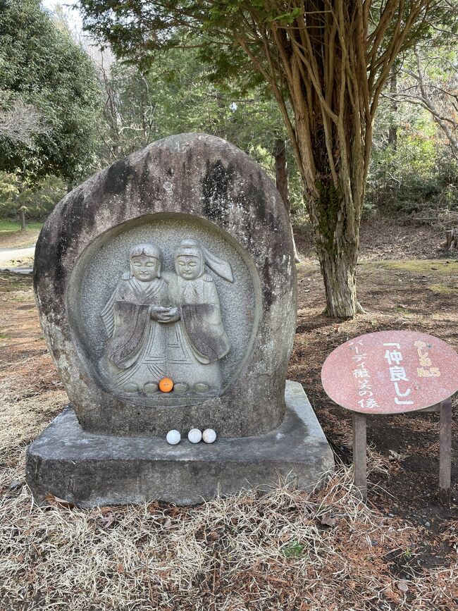 　今年の冬は世の中の世相を現わすかのように厳しい寒さが続きましたね。<br />陽気もようやく春らしくなりコートやマフラーもいらなくなった3月中旬、相方と二人、泊りでゴルフへ。<br />行先は北関東、陶器の街で知られる益子。<br />ゴルフ場で1泊1ラウンド、春ゴルフを楽しんできました！