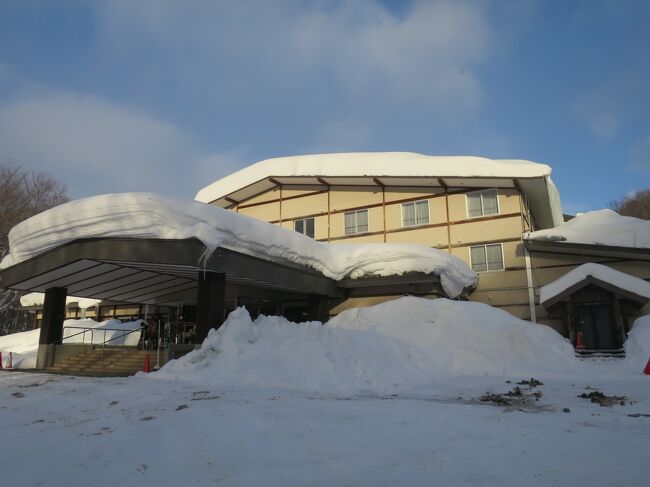 雪を見ながら温泉でまったりしようと、大人の休日&#20465;楽部パスで盛岡にやってきました。<br />1泊目の休暇村 岩手網張温泉から移動して、2泊目は休暇村　乳頭温泉郷です。