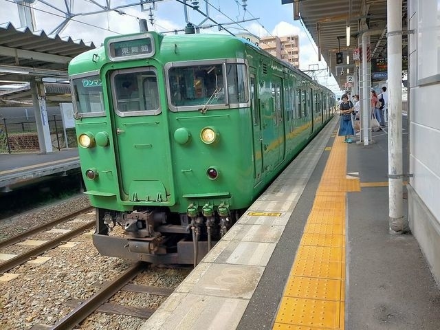 青春18切符であちこち海などを眺めたりして5府県日帰りで大回りした時の旅行記です<br />