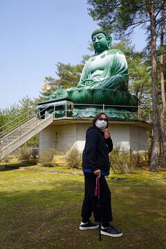 トラピックス　奥能登大周遊3日間（4）能登長寿大仏からボラ待ち櫓を眺めつつ能登食祭市場で海鮮の浜焼きを楽み、里山里海ミュージアムに学ぶ。