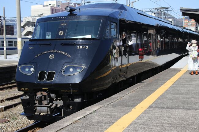株主優待券で福岡市内~鹿児島中央~福岡市内の乗車券と特急グリーン券を購入して念願の18年振りに787系で鹿児島本線を縦断する36ぷらす3に乗って行く九州一筆書きの旅<br /><br />赤の路<br />https://4travel.jp/travelogue/11743465<br /><br />金曜は鹿児島観光の後、土曜はきりしま6号で宮崎へ移動してから宗太郎に寄るために別府行きの36ぷらす3に乗車しました。<br /><br />緑の路<br />https://4travel.jp/travelogue/11743511<br /><br />イクメンでサービス精神旺盛な車掌さんや車内で出会った友達等の感動が忘れられないまま一日が経過し、たまたま西小倉で途中下車して高速バスで帰ったので窓口に相談して、翌日の特急券を乗車変更扱いができないか相談したら可能なので36ぷらす3の特急グリーン券に化けさせました。<br /><br /><br />午前中は残務整理をして午後からICカードで門司港へ向かい、短絡線臨時を撮影してから入線シーンを撮影し、車掌さんやクルーの方や関係者の方に挨拶をして門司港から不足する乗車券を購入して折尾行きの普通列車に乗って小倉から乗車することにしました。<br /><br />車掌さんは良い意味で驚かれており、ご乗車をされるのではとお待ちしておりました的な反応で6号車先頭になるので巡回出来ない可能性があるので事前に門司港で検札を済ませてからの小倉から乗車になりました。<br />途中の八幡・赤間・福間・福工大前・箱崎で運転停車し、まったりとした博多までの特に急がない列車で楽しみました。<br />余談ながら、ネット限定!お買い物往復きっぷを購入し、グリーン券を追加購入することが可能なので空席さえあれば気軽に楽しむことができます。<br /><br />https://www.jrkyushu-kippu.jp/fare/ticket/284<br />