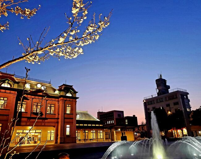 4トラベラーみみこちゃんの<br />門司港旅行記https://4travel.jp/travelogue/11718142<br />https://4travel.jp/travelogue/11719624<br />を拝見して、<br />素敵な街並みだなぁ、行ってみたいなぁ、<br />と想いを募らせ<br />更に、4トラベラーポテのお散歩さんhttps://4travel.jp/travelogue/11729592<br />からも、お得情報をgetして、<br />Let's go! MOJIKO.゚+.(・∀・)゚+.゚<br /><br />歴史とロマン溢れる港町。<br /><br />かつては、源平合戦の地、<br />国の要の貿易港。<br />出光佐三、海賊と呼ばれた男の舞台。<br />風光明媚な景色と美味しい料理を堪能しました。<br />絵になる風景が多くて、沢山、写真を撮りました。<br /><br />口福、眼福、てくてく一人旅、<br />よろしければ、ご覧下さいませ(*^^*)<br />