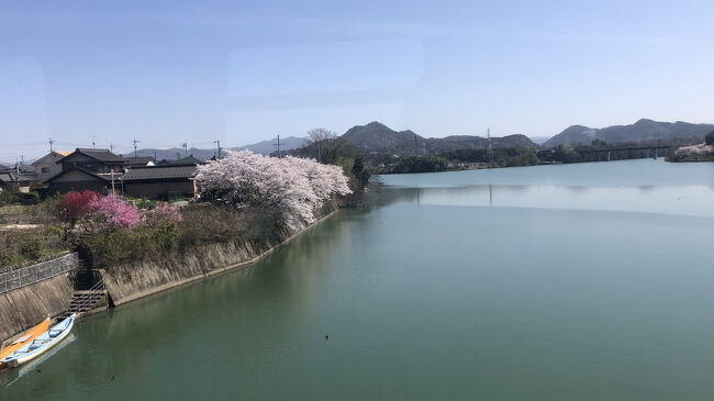 天気と気分と相談しながら旅行に行く。名駅着くまで敦賀、彦根城、とも思ってたけど、下呂、高山に変更した。気ままな一人旅だから出来る事