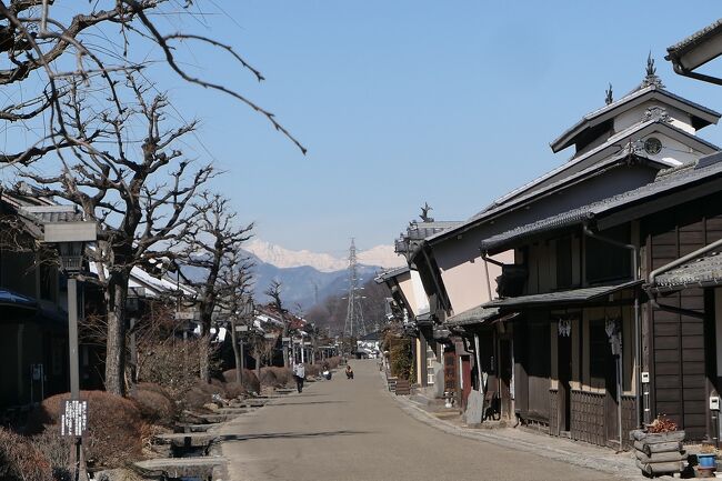 2022年2月20日-27日、冬の軽井沢に行きました♪<br />温泉とグルメ、スキーとショッピング、雪景色を愛犬と一緒にたっぷりと楽しんできました♪<br /><br />☆Vol.86　2月26日：東御♪<br />ザ・ひらまつ・軽井沢御代田のドッグヴィラスイート。<br />4連泊中♪<br />今日は外出♪<br />上田にあるシャトー・メルシャン椀子ワイナリーでワインをたくさんまとめ買いしたら、<br />海野宿へ。<br />海野宿は2回目。<br />前回は雨。<br />今回は晴れ。<br />江戸時代末期から明治時代にかけて造られた旅籠屋や商家が並ぶ宿場町。<br />趣があり、<br />風景は美しい。<br />通りの向こうに屏風のような白銀の北アルプス。<br />北アルプスと宿場町の風景があるのはここだけ。<br />しかもみられるのは冬季のみ。<br />昔もこのように北アルプスを眺めながら旅人が歩いていたと思うと、<br />ちょっとセンチメンタルな気分に。<br />ゆったりと歩いて眺めて♪<br />