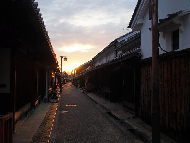 母と娘の奈良旅。<br />吉野で桜を楽しんだ後は宿泊地である今井町に移動しました。<br />本編は夕陽に染まる古い町並を見て、リノベーションした蔵に宿泊した旅行記です。<br /><br /><br />＜行程＞<br />1日目：吉野 → 今井町<br />2日目：長谷寺 → 信貴山<br />3日目：奈良市<br /><br />＜往路・新幹線のぞみ255＞<br />東京 19：00 → 新大阪 21：30　1人12570円（EXのぞみファミリー早特で予約）<br />＜復路・新幹線のぞみ230＞<br />京都 15：13 → 東京 17：24　1人11000円（EX早特21で予約）<br /><br />＜宿泊＞<br />前泊：ニューオーサカホテル 素泊まり1泊4500円（直前割キャンセル不可）<br />1日目：今井町 農家のオーベルジュこもれび　朝夕食付1泊1人10000円<br />2日目：信貴山 玉蔵院　朝夕食付1泊1人12100円