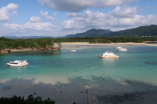 新年度が始まり、又春休みも終わりになる、比較的人の流れの少ないと思われるこの時期に旅を計画しました。<br />今回の旅はANAマイルが溜まり期限が近くなってきましたので、特典航空券17000マイルを利用しての旅となりました。<br />以前ツアーで行きましたが、もう一度行ってみたくなり、青い海と青い空に憧れて石垣島を計画しました。それともう一つ、今はまだ海外には行けませんので、台湾に近いという事も理由に挙げる事が出来ます。 <br /> また、グルメを楽しむという事で石垣牛を食べてみる事ももう一つの理由に挙げる事が出来ます。<br />その一の石垣島編は、道中の石垣島までと、最初に島内を午後の2時間程の観光と、石垣牛を堪能できた様子です。