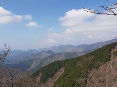 ヤビツ峠から塔ノ岳を目指して「東丹沢」を縦走してきました