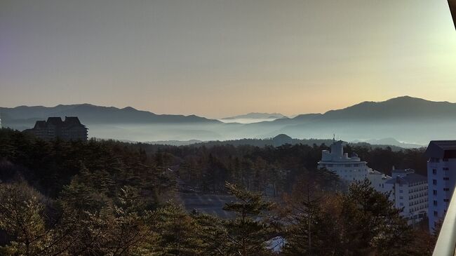 愛郷ぐんまプロジェクトが再開になり急遽きめました。<br />ほぼほぼ温泉に漬かってました。<br /><br />3泊4日旅行代金合計 22093円<br /><br />宿泊費小計 9003円(10000円分のクーポン券付)<br />1泊目 万座高原ホテル 2食 館内利用4000円券付 11494円ー1574円(会員割引)=9920円 5000円キャッシュバック 嬬恋村クーポン2000円付<br />2泊目 ホテルニュー紅葉 2食 7837円ー800ポイント=7037円 5000円キャッシュバック 草津クーポン2000円付<br />3泊目 ホテルニュー紅葉 2食 8046円ー1000ポイント=7046円 5000円キャッシュバック 草津クーポン2000円付<br /><br />交通費小計 11260円<br />レンタカー 12200円ー2000クーポンー1100ポイント=9100円<br />ガソリン 3090円ー草津クーポン2000円分=1090円 426km/17.74L=24km/L<br />有料道路 1070円(復路は館内利用券利用で無料)<br /><br />飲食費小計 1830円