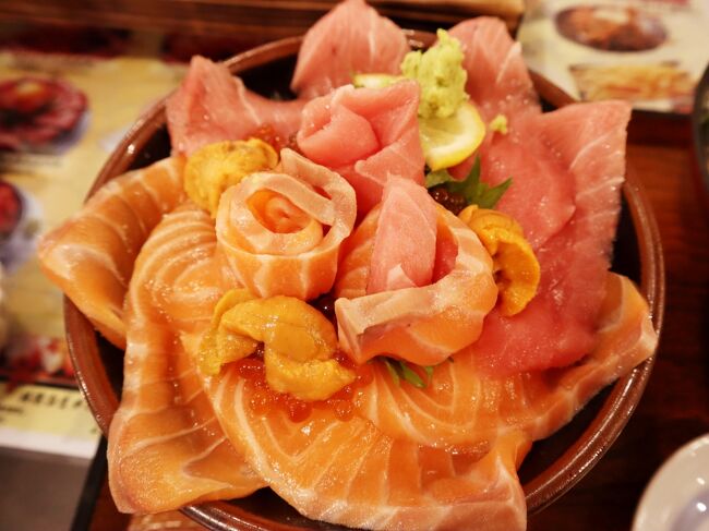毎年のことながら、3月半ばから4月半ばまでの約1ヶ月間。<br />旦那様の仕事が1番忙しい時期を迎えることで、休みが減り、1日の拘束時間も長くなる…<br />そんな仕事に忙殺される日々を過ごすので、、、、<br />その前に…。<br />今年も頑張って乗り切れるように、先にご褒美ステイをしておかないと~♪<br /><br />遠くより近場でのんびりステイを目的としたので、大阪で2つのホテルを梯子して、朝から夜まで、美味しいものをい~っっぱい食べて鋭気を養ってきましたー。<br />この旅で行ったレストラン…。<br />旦那様が食べてみたいお店リスト!として集めているものの中から、私が厳選なる選考を行なって…笑<br />そして決定した選りすぐりの幾つか…。<br />どのお店もとても美味しかったです~♪<br />今回の旅、、、食は本当に大当たりで大満足のご褒美ステイになりました。<br /><br />後編では、2泊目のホテル阪急インターナショナルの様子と、これでもかっ!!!とばかりに、朝から夜まで食べ続けた…。<br />そんな怒濤の如くの食だらけ…をご紹介ですー♪<br /><br /><br />ホテル阪急インターナショナル https://www.hankyu-hotel.com/hotel/hh/hhinternational<br />1/8ピース https://r.gnavi.co.jp/mujgawbz0000/<br />トルクーヘン http://www.torkuchen.com/<br />こたや https://ka7n705.gorp.jp/<br />星街 https://dim-sum-restaurant-238.business.site/
