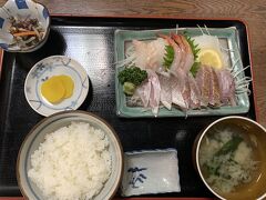 キッチンさかなやさんで魚定食を