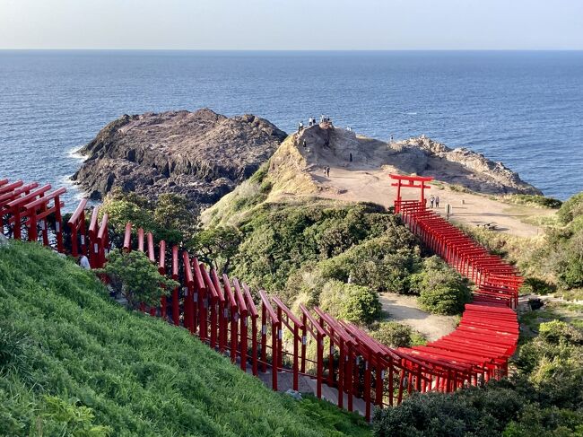 今週末は子連れで偽パパ＆ママと山口へ。山口宇部空港から山口県左半分ぐるっと一周の旅。お目当ては角島大橋、元乃隅稲成神社、秋芳洞と秋吉台。宿泊は長門湯元温泉のレトロ宿に泊まりました。<br />