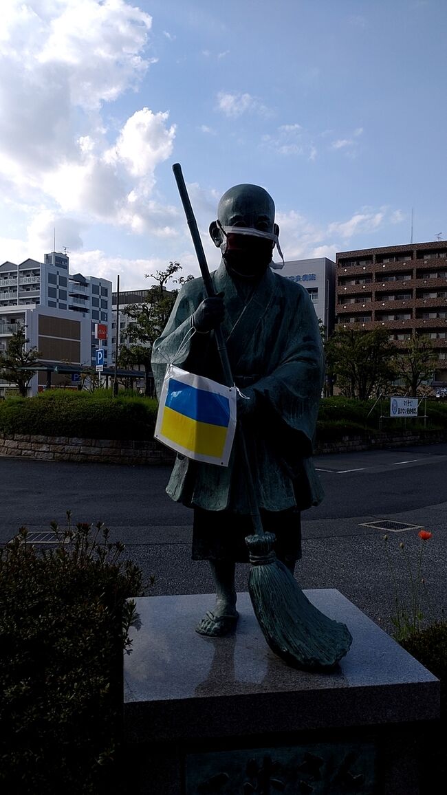 京田辺市は昔から交通の要衝として繁栄しており、東に木津川、西に生駒山系に連なる甘南備山が控える豊かな自然があふれている京都の都市です。平成9年4月1日市制を施行し、京田辺市となりました。(京田辺市参照)また、茶(宇治茶)の栽培が盛んで、玉露を特産品となっています。かぐや姫、一休さんのブダイともなっています。(Wikipedia参照)<br />今回は一休寺、一休とんちロード、竹取翁博物館を訪問し、京都の知られていない魅力を知る事が出来ました。<br />最後になりますが、私の旅行記を見て京田辺市に行きたいと思ったきっかけ及び京田辺市に旅行に行く時の参考となれば幸いです。京田辺市の旅行が皆様にとって忘れられない思い出になります事を心よりお祈り申し上げます。