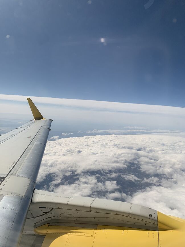当初は2月に10人で行く計画をしていた旅行ですが・・・<br />年明けからのコロナ禍第6波のせいで延期に・・・<br />4月に改めたものの、1人減り2人減りとその度に飛行機キャンセル、ホテルキャンセルの連続で・・・<br /><br />結局は3人で行く事に!<br />細かい事は気にせず、40歳最後の旅行⭐︎<br />さぁ、楽しむぞ!<br />