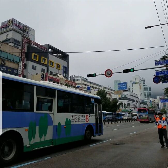 思いで記録として旅を振り返ってみました<br /><br />モヤモヤからの思いつき釜山旅<br />チャガルチに宿泊し色々食べまくり<br />電車やバスでヒンヨウルマウル　五六島スカイウォーク<br />多大浦夢の噴水と巡りました。<br />楽しい時間はあっという間　4日目最終日です